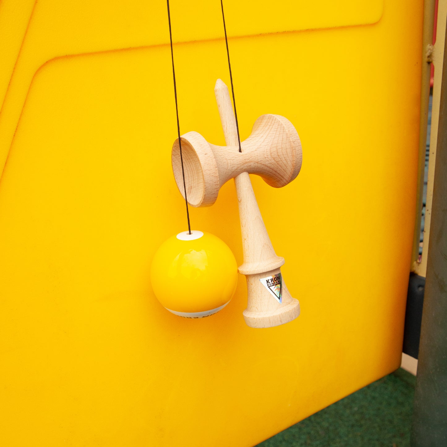 POP LOL YELLOW